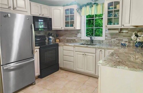 West Chatham House | Walk to Beach Central AC WiFi Beach Pearl