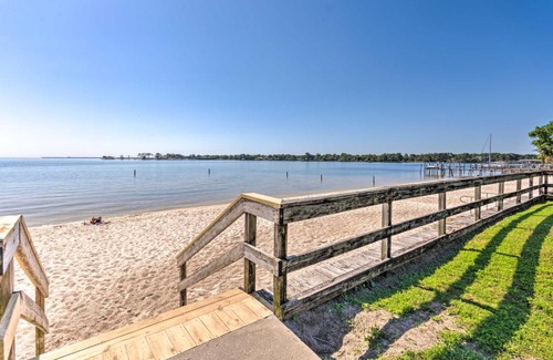 Fort Walton Beach House | Walk to Beach Fort Walton Coastal Retreat