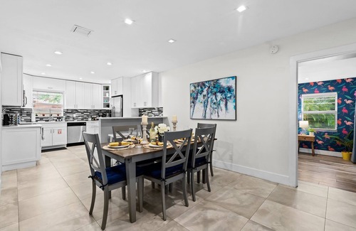 Bel Air House | Walk to Beach | Heated Pool | Golf Cart | Sleeps 10 | Accessible