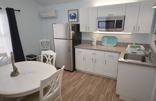 Siesta Key Hotel | Walk to beach Heated POOL King bed DAILY WEEKLY Villa 1 SPECIALS
