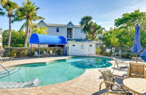 Holmes Beach Apartment | Walk to Beach Home with Porch on Anna Maria Island!