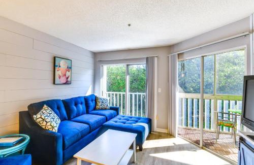 Holmes Beach Apartment | Walk to Beach Home with Porch on Anna Maria Island!