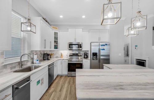 Emerald Waters Village House | ☀️Walk to Beach I 3 Kings👑 I 2 Community Pools-4BR Sea Ya Sun☀️