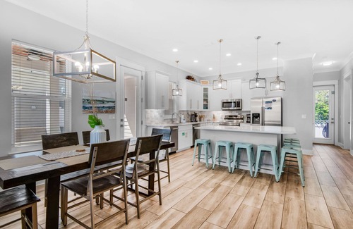 Emerald Waters Village House | ☀️Walk to Beach I 3 Kings👑 I 2 Community Pools-4BR Sea Ya Sun☀️