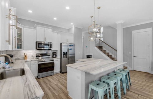 Emerald Waters Village House | ☀️Walk to Beach I 3 Kings👑 I 2 Community Pools-4BR Sea Ya Sun☀️