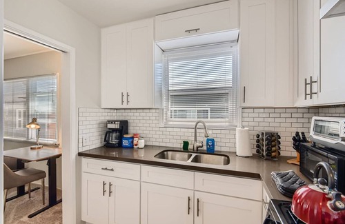 San Clemente Apartment | Walk to Beach - King Apt In 1 Area - AC