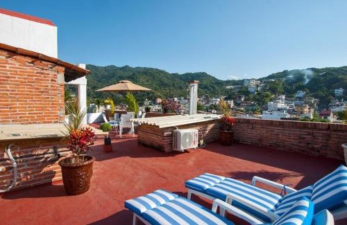 Colonia 5 de Diciembre Apartment | Walk To Beach & Malecon -Apartment with Sunny Roof Terrace