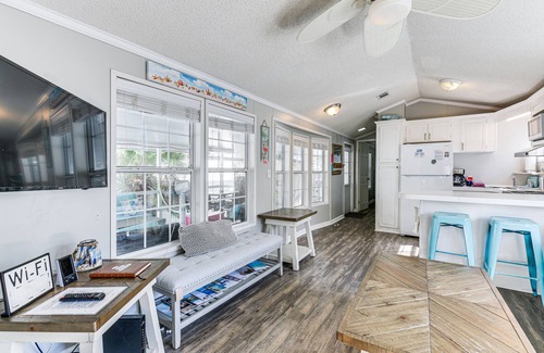 Miramar Beach Cottage | Walk to Beach: ‘Miramar Tropical Cabana’ w/Deck!