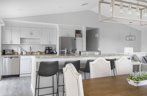 Eastward Look House | Walk to Beach! Newly renovated 6 Bed House, Sleeps 14, Central A/C, Large Deck!