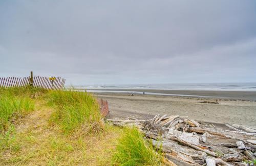 Westport Apartment | Walk to Beach Panoramic Splendor Westport Condo