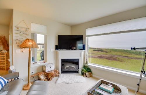 Westport Apartment | Walk to Beach Panoramic Splendor Westport Condo
