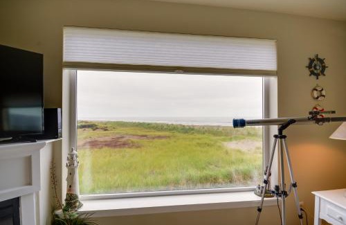 Westport Apartment | Walk to Beach Panoramic Splendor Westport Condo
