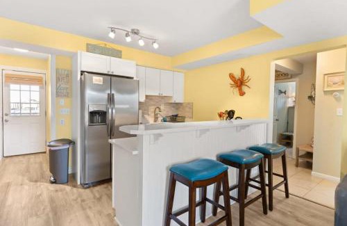 Newburyport Apartment | Walk to Beach Playground Lighthouse North End