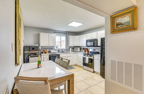 San Jacinto Condo | Walk to Beach & Pleasure Pier: Galveston Getaway