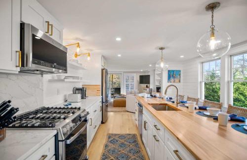 North Eastham House | Walk to beach private patio