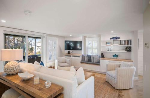 North Eastham House | Walk to beach private patio