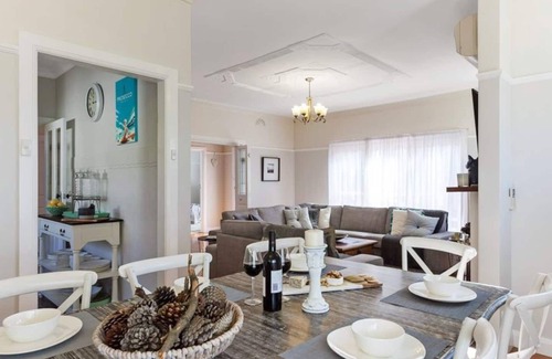 Dromana House | Walk to beach/shops Games room, linen Wifi. Pet friendly
