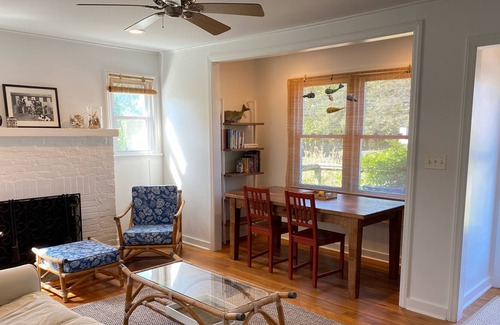 Southold House | Walk to beach! Simple Cottage Bliss. Peaceful & Private.