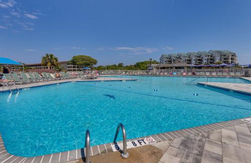 Folly Field Apartment | Walk to Beach Resort Perks at Hilton Head Condo!
