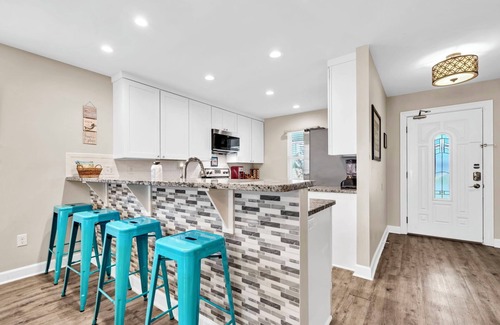 Holiday Beach House | 🌴Walk to Beach-Pet Friendly-Great Location-Sunset by the Sea🌴