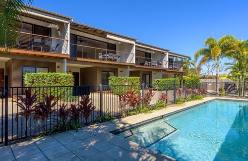 Rainbow Beach House | Walk to beach, walk to shops, walk to everything.