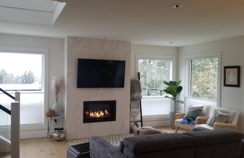 North Saanich House | Walk to beach, winery, farm markets... Modern executive house w/yard