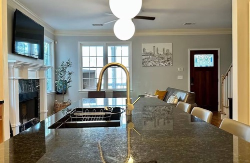 Peoplestown House | Walk to Beltline, Restaurants & Grant Park! King Primary Suite!