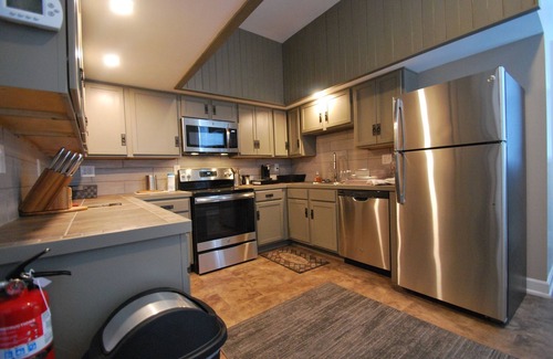 Covington House | Walk to Bengals and Reds and downtown Cincy. Easy Drive to Ark, walk to eat.