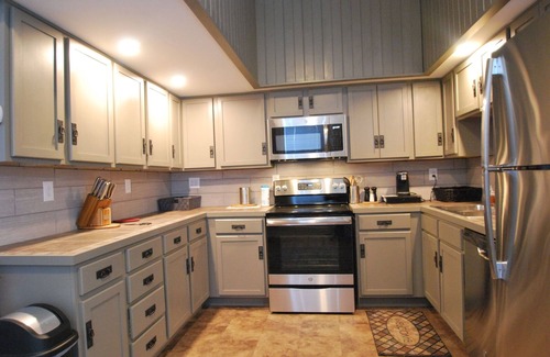 Covington House | Walk to Bengals and Reds and downtown Cincy. Easy Drive to Ark, walk to eat.