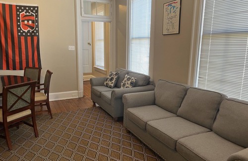 Covington House | Walk to Bengals and Reds and downtown Cincy. Easy Drive to Ark, walk to eat.