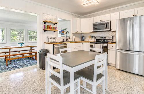 Crystal River House | Walk to Boat Launch Crystal River Home with Lanai