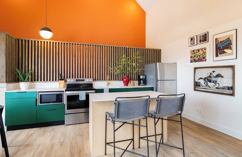 Buena Vista Apartment | Walk to Broadway + Private Balcony | Conway