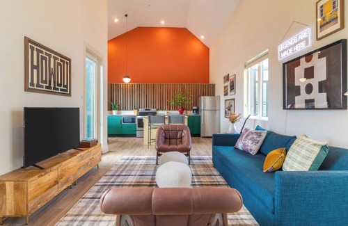 Buena Vista Apartment | Walk to Broadway + Private Balcony | Conway
