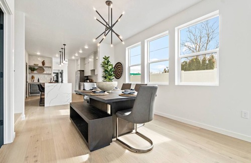 Southeast Boise House | Walk to BSU*2600ft²*HotTub*King*Parking*1000Mbps