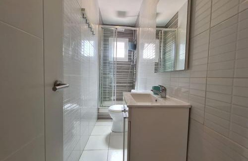 Collblanc y La Torrassa Apartment | WALK to CAMP NOU - Wi-Fi AC 3 Bed by MyRentalHost