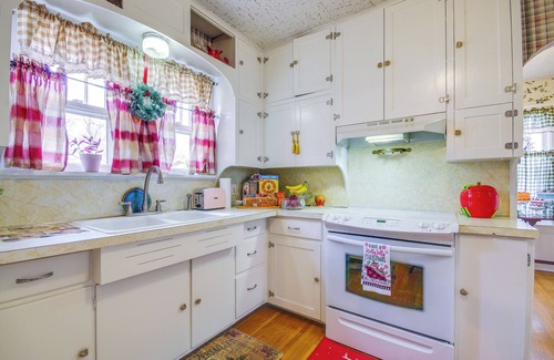 Lebanon House | Walk to Civic Center! Lovely Lebanon Home
