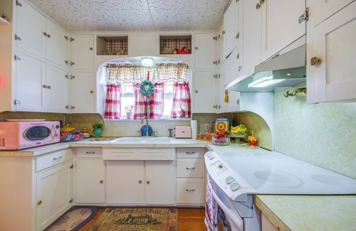 Lebanon House | Walk to Civic Center! Lovely Lebanon Home