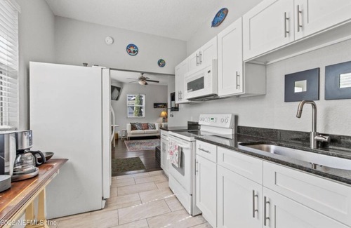 Southbank Apartment | Walk to coffee, dining, entertainment + more