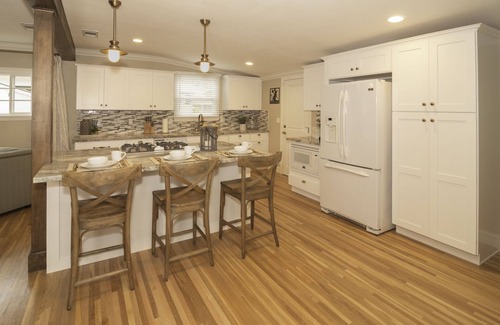 Hermosa Village House | WALK TO DISNEY! SALT POOL W/25 FOOT SLIDE & SPA-Fully Remodeled & Themed