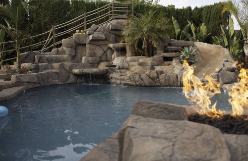 Hermosa Village House | WALK TO DISNEY! SALT POOL W/25 FOOT SLIDE & SPA-Fully Remodeled & Themed
