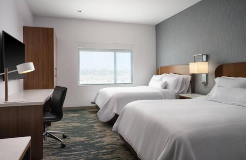 Anaheim Resort Hotel | Walk to Disney - Stylish Suites with Pool, Free Wi-Fi and Breakfast