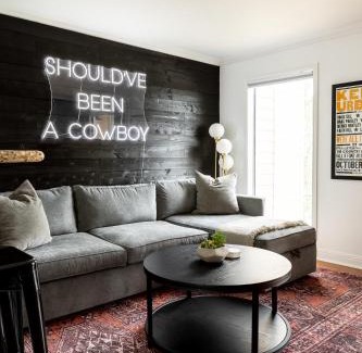 North Capitol Apartment | WALK to Downtown Broadway with Pool, Parking and Patio