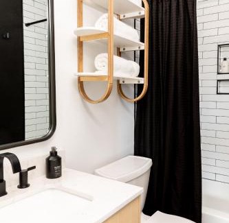 North Capitol Apartment | WALK to Downtown Broadway with Pool, Parking and Patio