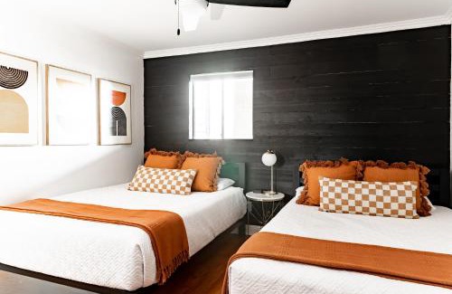North Capitol Apartment | WALK to Downtown Broadway with Pool, Parking and Patio