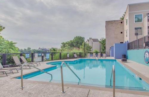 North Capitol Apartment | WALK to Downtown Broadway with Pool, Parking and Patio