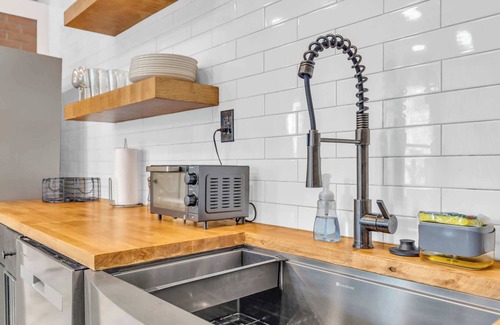 Spartanburg Apartment | Walk to Downtown, King Bed, great for long stays