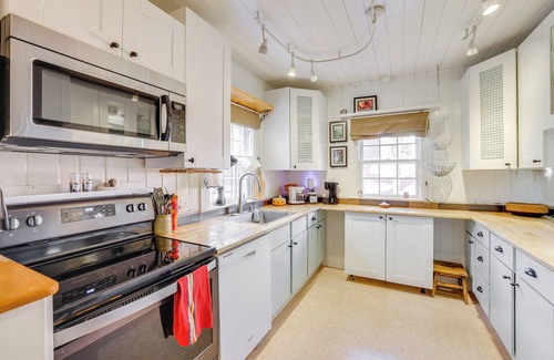 Lynn Cottage | Walk to Downtown: Pet-Friendly Cottage in Tyron