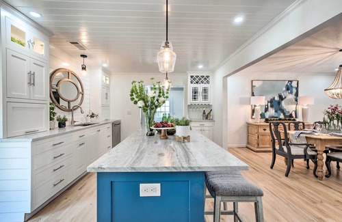 Alpharetta House | Walk to Dtwn Alpharetta: Modern Home w/Fire Pit