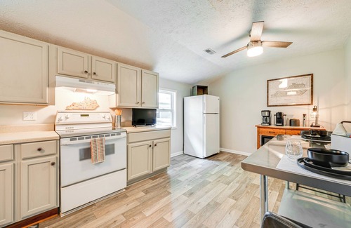 Greensburg Apartment | Walk to Dtwn Greensburg: Charming Unit w/Deck!