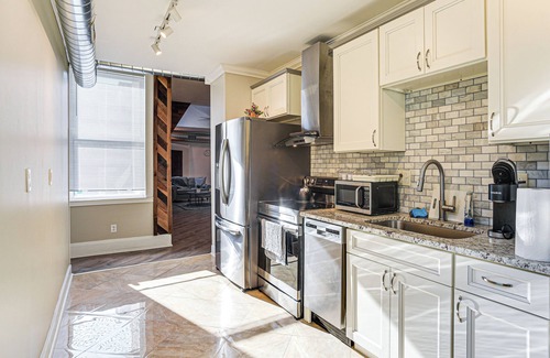 Troy Apartment | Walk to Dtwn & Waterfront: Roomy Troy Apt